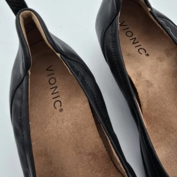 Vionic Jacey 7.5 Slip on shoes Close Toed Wedge Black Leather Round