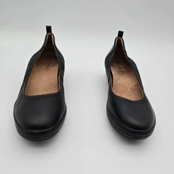 Vionic Jacey 7.5 Slip on shoes Close Toed Wedge Black Leather Round