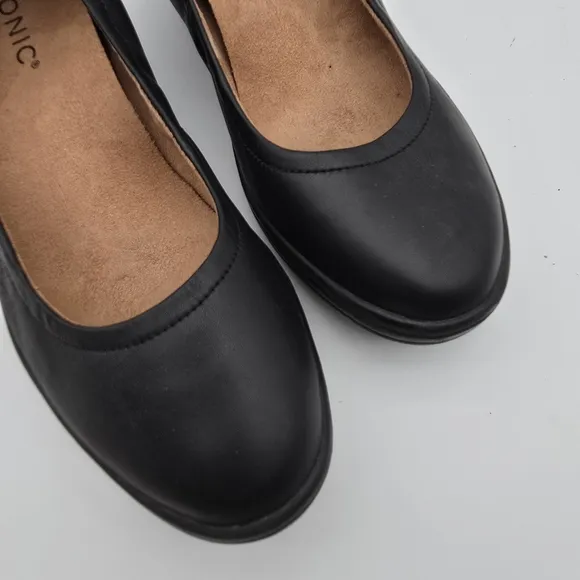 Vionic Jacey 7.5 Slip on shoes Close Toed Wedge Black Leather Round