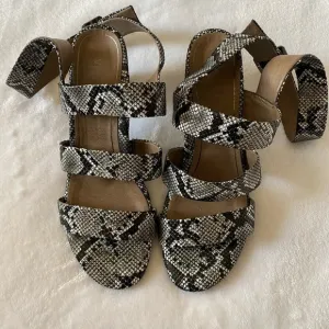 Vionic Women’s Blaire Snake Print Leather Heels Size 9.5