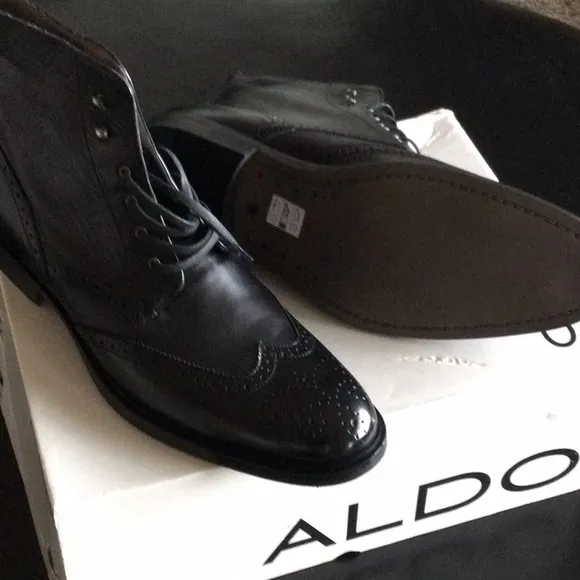 Wing tip dress boot