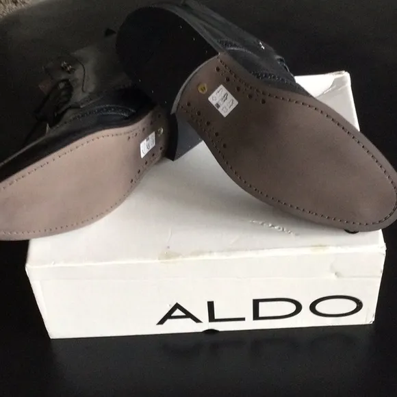 Wing tip dress boot