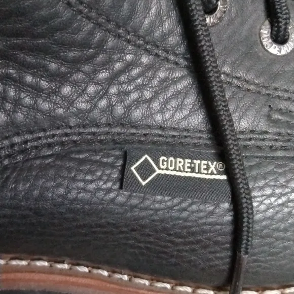 WOLVERINE WORK BOOTS OIL RESISTANT