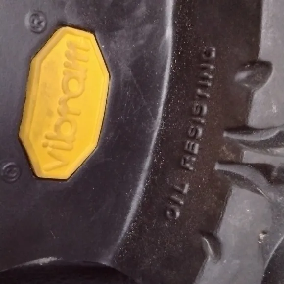 WOLVERINE WORK BOOTS OIL RESISTANT