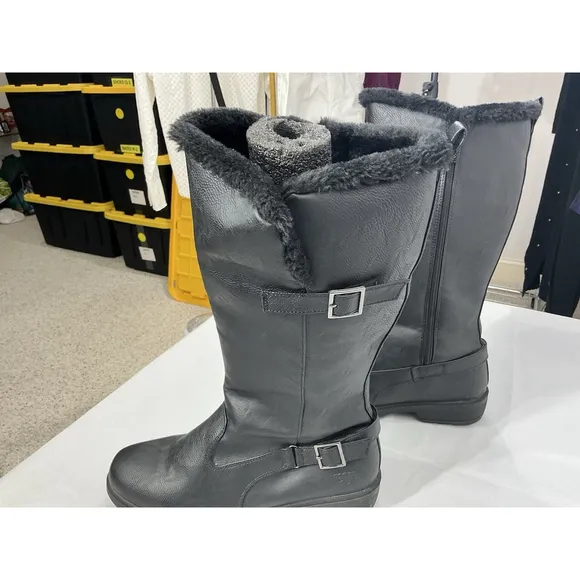 Womans Totes Evelyn2 Winter Riding Boots 11 M Full Zip Lined Buckle Accent NWOT