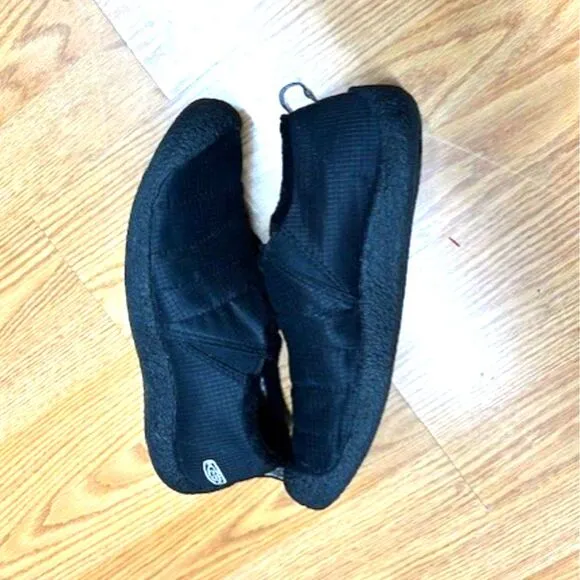 Womens 9 - Keen Women’s Howser II | Triple Black slip on shoes