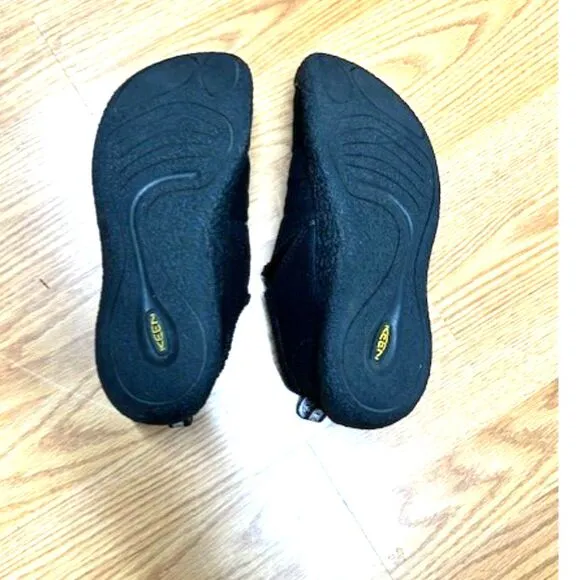 Womens 9 - Keen Women’s Howser II | Triple Black slip on shoes