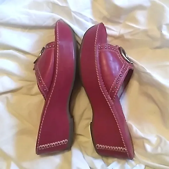 Women's Ariat red leather sandals size 8.5 EUC!!!