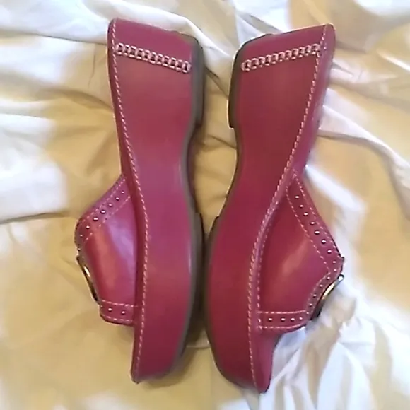 Women's Ariat red leather sandals size 8.5 EUC!!!