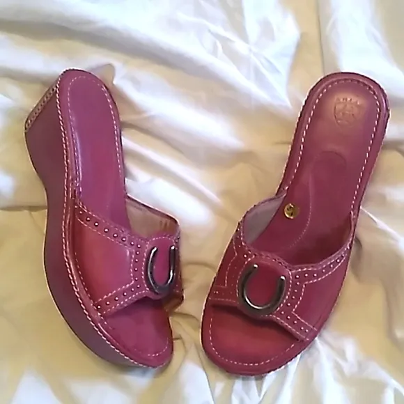 Women's Ariat red leather sandals size 8.5 EUC!!!