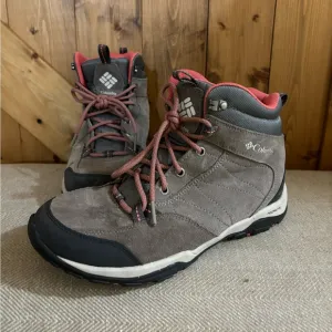 Women's Columbia Mount Carmel Mid Waterproof Hiking Boots | Size 10