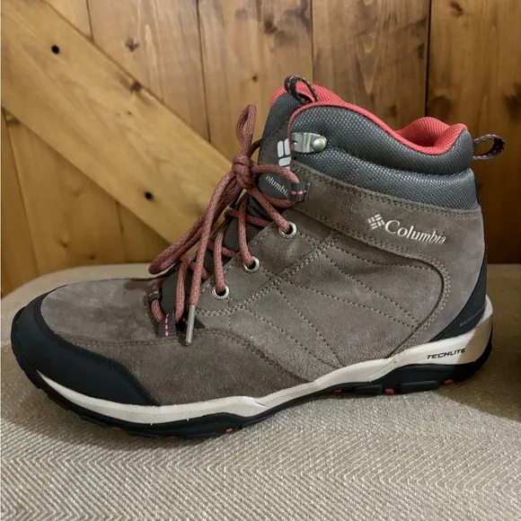 Women's Columbia Mount Carmel Mid Waterproof Hiking Boots | Size 10