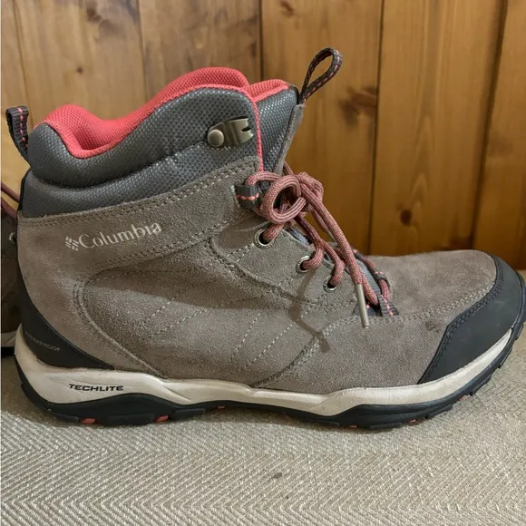 Women's Columbia Mount Carmel Mid Waterproof Hiking Boots | Size 10