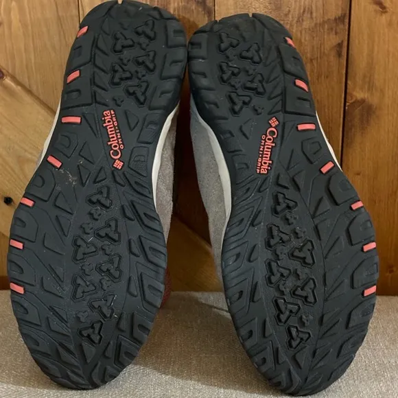 Women's Columbia Mount Carmel Mid Waterproof Hiking Boots | Size 10