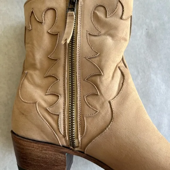 Women's Lane Bone Firestone Cowgirl Shortie Ankle Boots Women’s size 9.5
