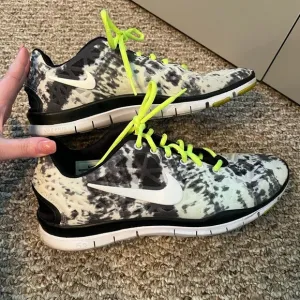 Womens nike free 5.0 running shoes