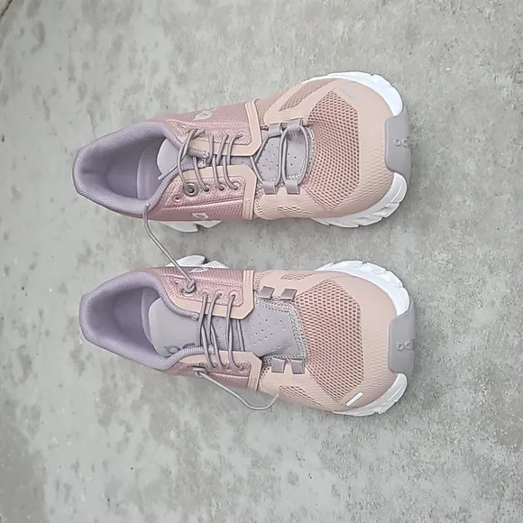🎁Women's On Cloud Running Shoes, sz 5