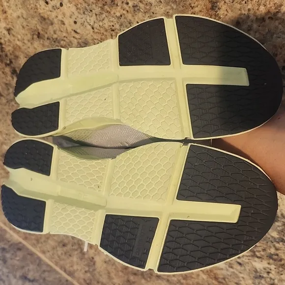 Women's On Cloudgo White Meadow Running Shoes Size 9