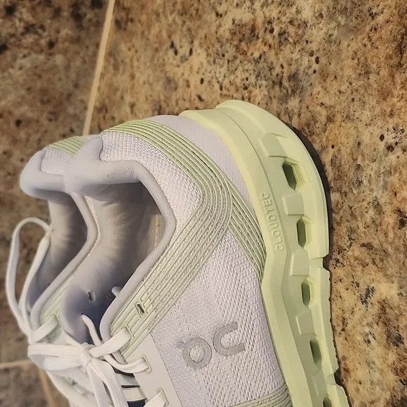 Women's On Cloudgo White Meadow Running Shoes Size 9