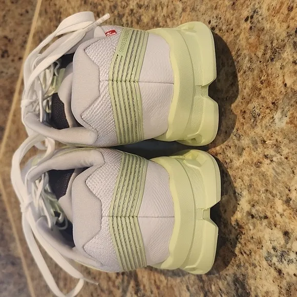 Women's On Cloudgo White Meadow Running Shoes Size 9