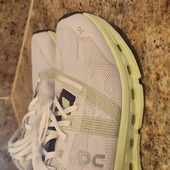 Women's On Cloudgo White Meadow Running Shoes Size 9