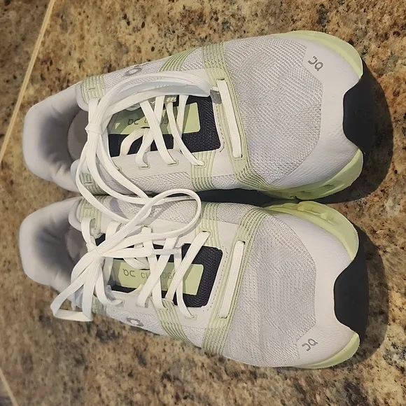 Women's On Cloudgo White Meadow Running Shoes Size 9