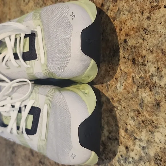 Women's On Cloudgo White Meadow Running Shoes Size 9