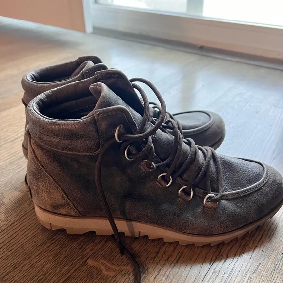 Women’s Sorel Brown Leather Hiking Boots 10