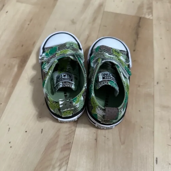 Woodland Toddler Converse Sneakers Velcro Excellent Condition Size 5