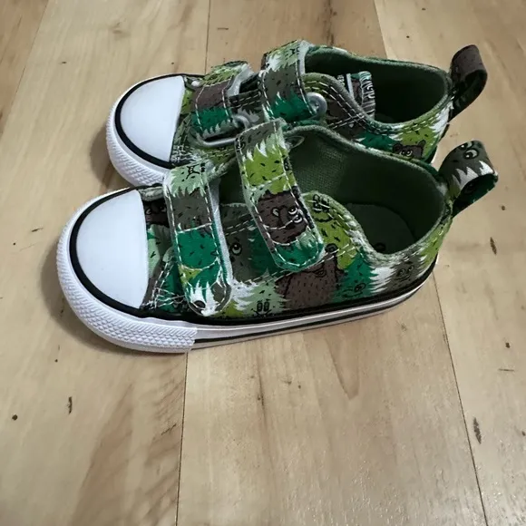 Woodland Toddler Converse Sneakers Velcro Excellent Condition Size 5