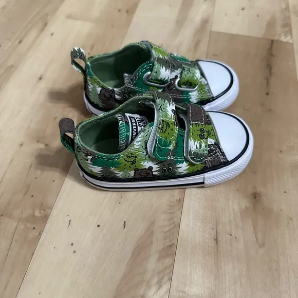 Woodland Toddler Converse Sneakers Velcro Excellent Condition Size 5