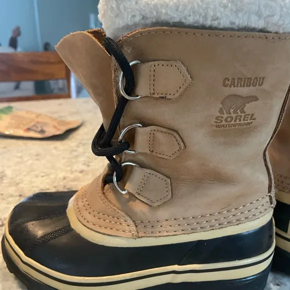 Youth sorel size 1
