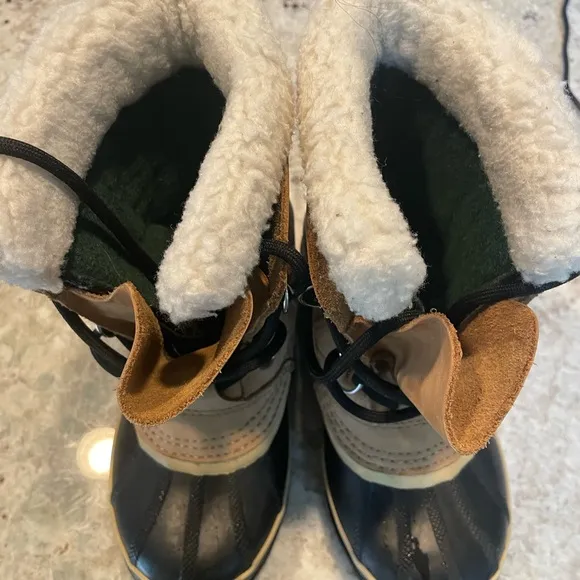 Youth sorel size 1