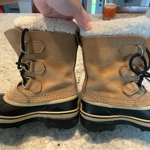 Youth sorel size 1
