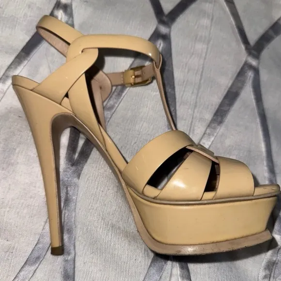 Yves Saint Laurent Tribute Sandals Sz 35